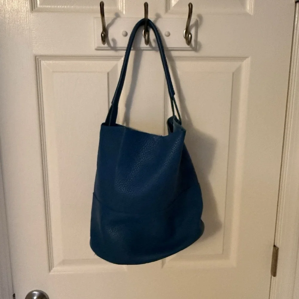 The Unbranded Brand royal blue